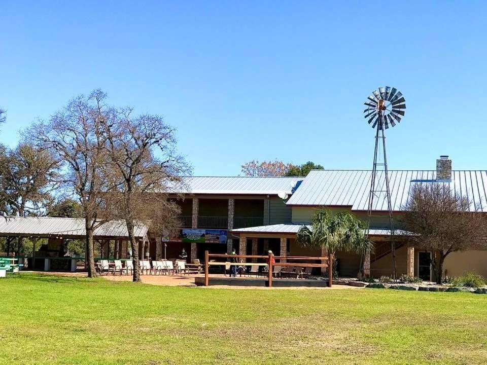 Flying L Ranch Resort & Golf Course Бандера Екстериор снимка