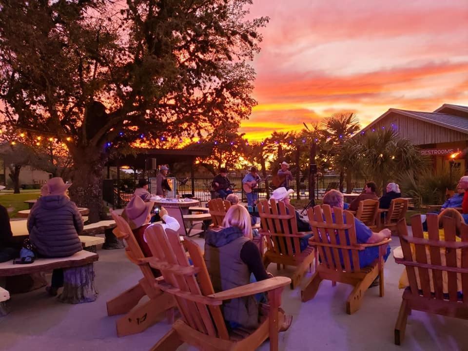 Flying L Ranch Resort & Golf Course Бандера Екстериор снимка