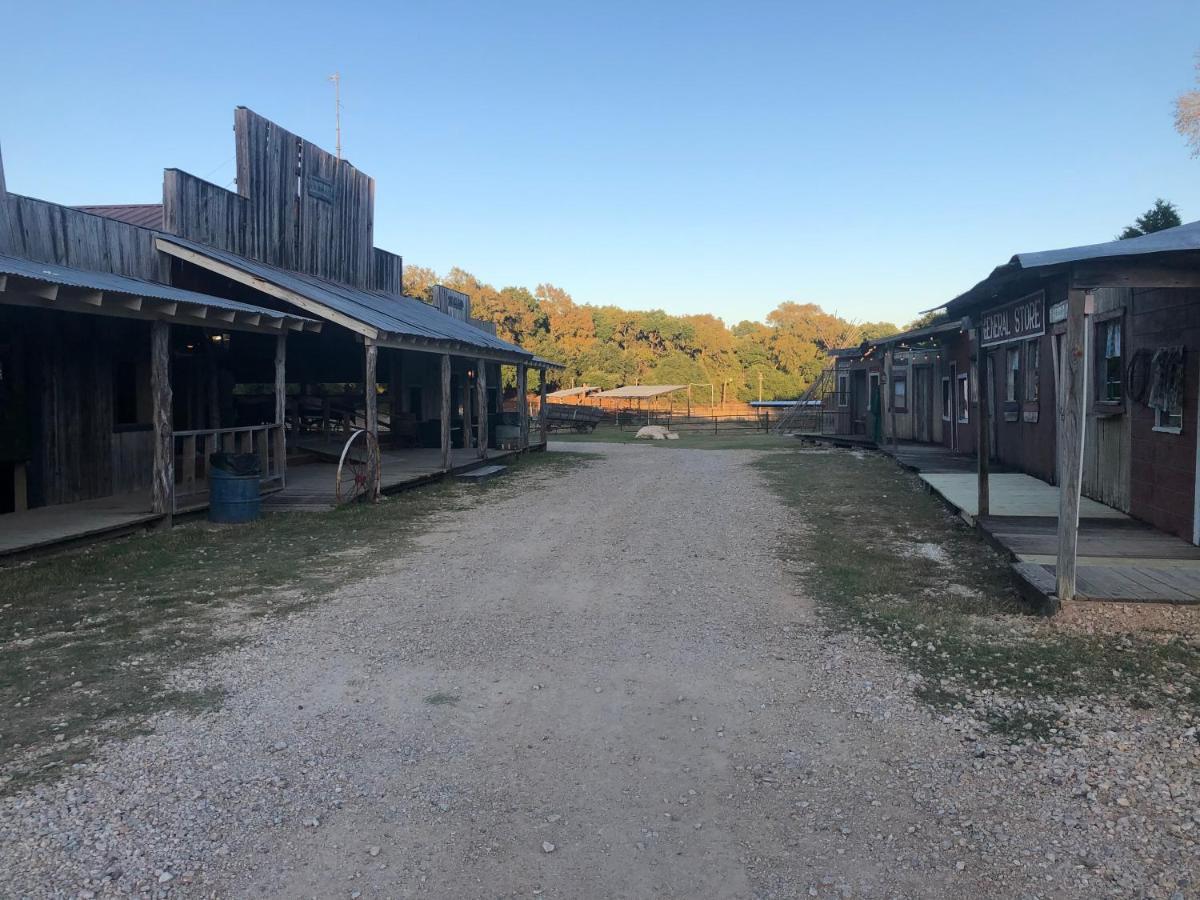 Flying L Ranch Resort & Golf Course Бандера Екстериор снимка