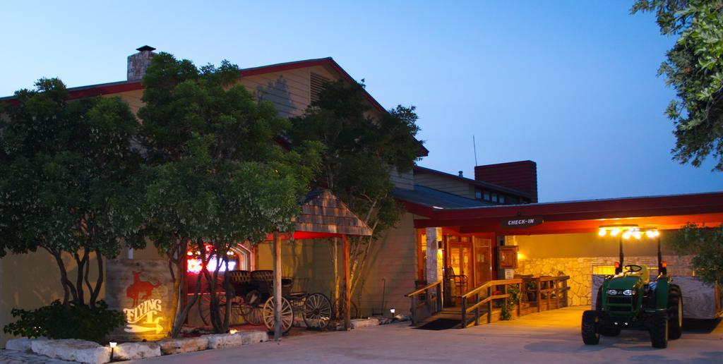 Flying L Ranch Resort & Golf Course Бандера Екстериор снимка