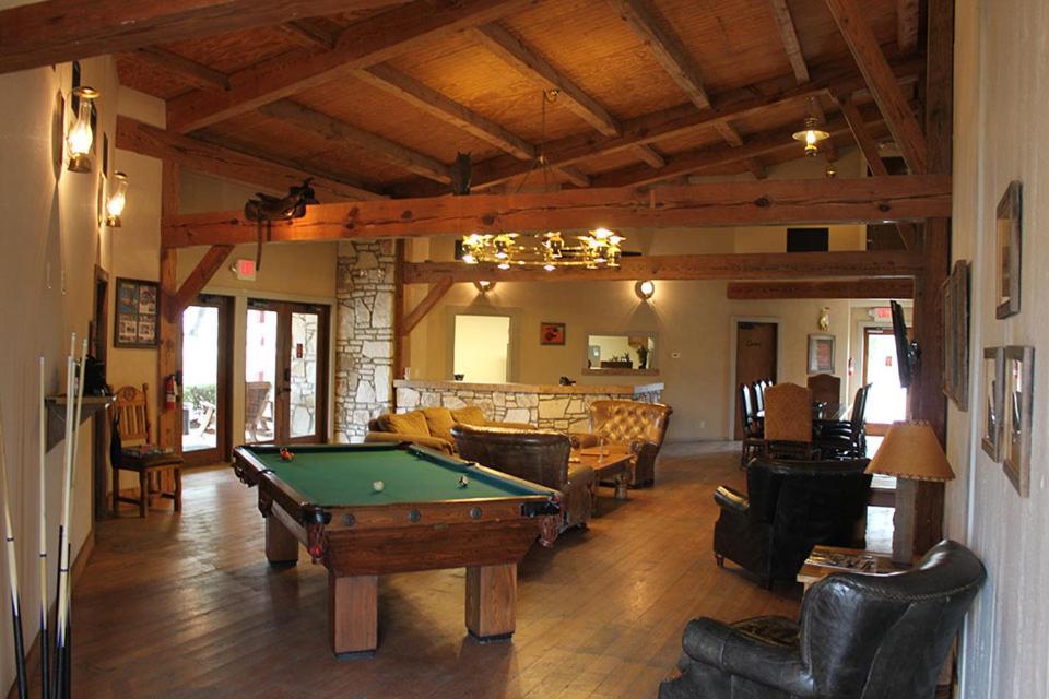 Flying L Ranch Resort & Golf Course Бандера Екстериор снимка